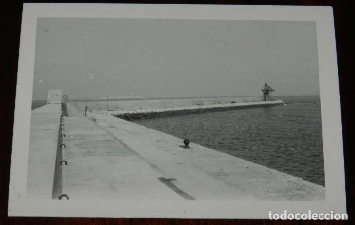 Postales: FOTOGRAFIA DEL DIQUE DE SAN FELIPE, PUERTO DE CADIZ, A&Ntilde;O 1958, FOTO MALET, MIDE 10,5 X 8 CMS.