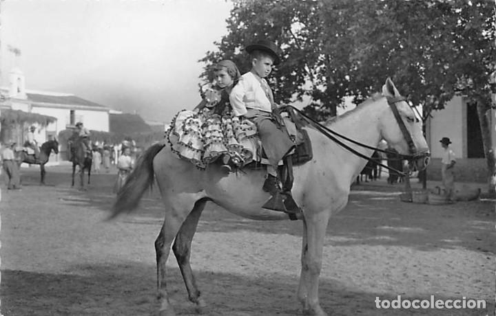 Postales: SEVILLA.- ROMER&Iacute;A DEL ROCIO. PAREJA T&Iacute;PICA INFANTIL