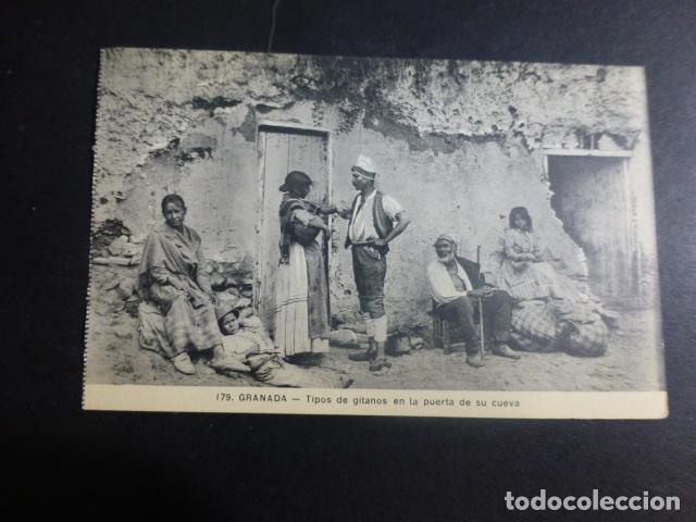 Postales: GRANADA TIPOS DE GITANOS EN LA PUERTA DE SU CUEVA - Foto 1
