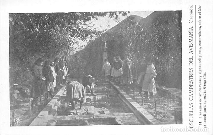 Postales: GRANADA.- ESCUELAS CAMPESTRES DEL AVE-MARIA.- LAS NI&Ntilde;AS ESPARCEN VARAS Y SIGNOS RELIGIOSOS