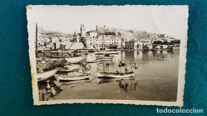 Postales: POSTAL DE ALMERIA - DETALLE DEL PUERTO - AL FONDO LA ALCAZABA