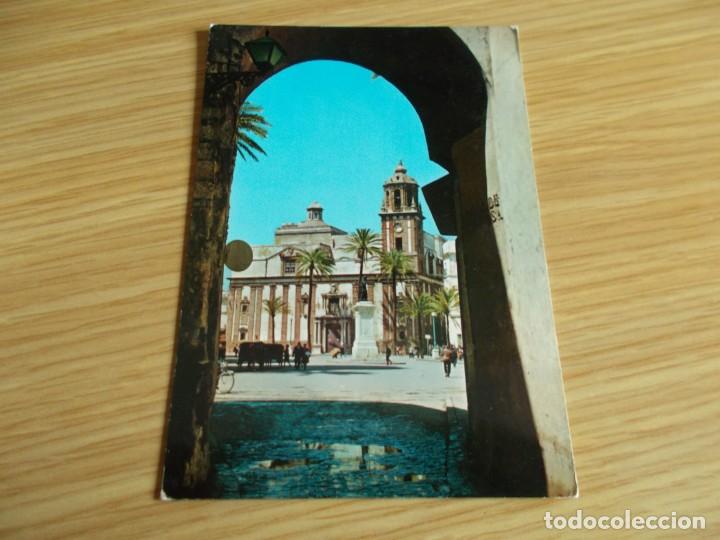 Postales: CADIZ -- ARCO DE LA ROSA E IGLESIA DE SANTIAGO