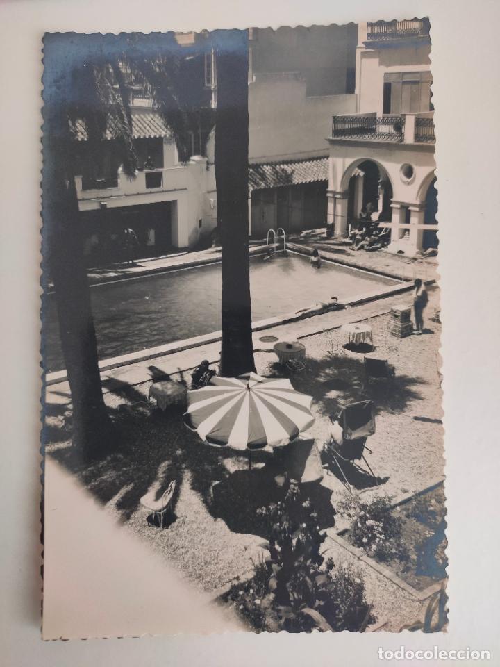 Postales: Malaga. Hotel Emperatriz. Un aspecto del jardin y la piscina. Cortes, sin circular.