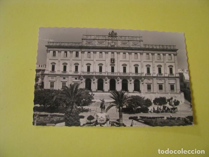 Postales: POSTAL DE SAN FERNANDO. (CADIZ). EL AYUNTAMIENTO. ED, GARCIA GARRABELLA. ESCRITA. 1961.