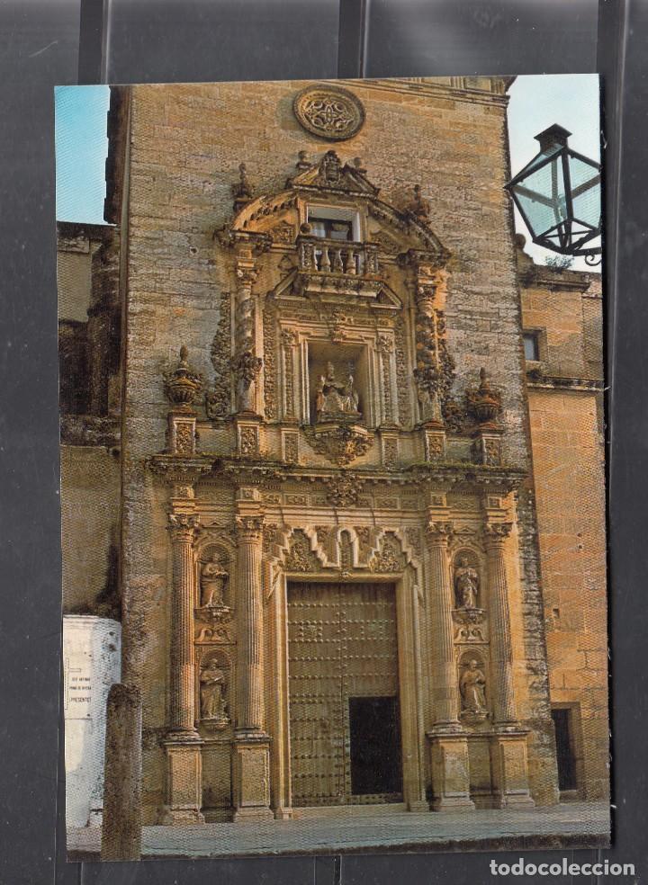 Postales: N&ordm; 32.- ARCOS DE LA FRONTERA. PORTADA DE LZ PARROQUIA DE SAN PEDRO