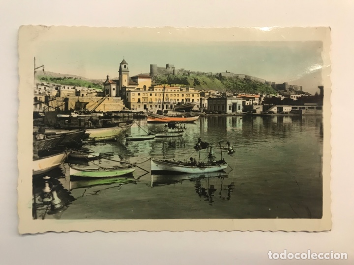 Postales: ALMERIA. Postal Coloreada No.27, Detalle del Puerto. Al fondo la Alcazaba., Edic. Arribas (a.1959)