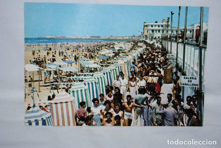 Postales: PLAYA DE CADIZ A&Ntilde;O 1964 .