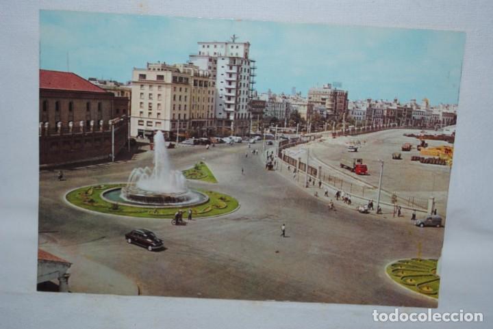 Postales: CADIZ FUENTE LUMINOSA , Y RELOJ DE FLORES .