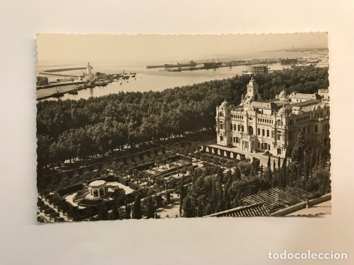 Postales: MALAGA Postal No.12,Parque y Ayuntamiento. Edic., Foto Cortes (h.1950?) S/C