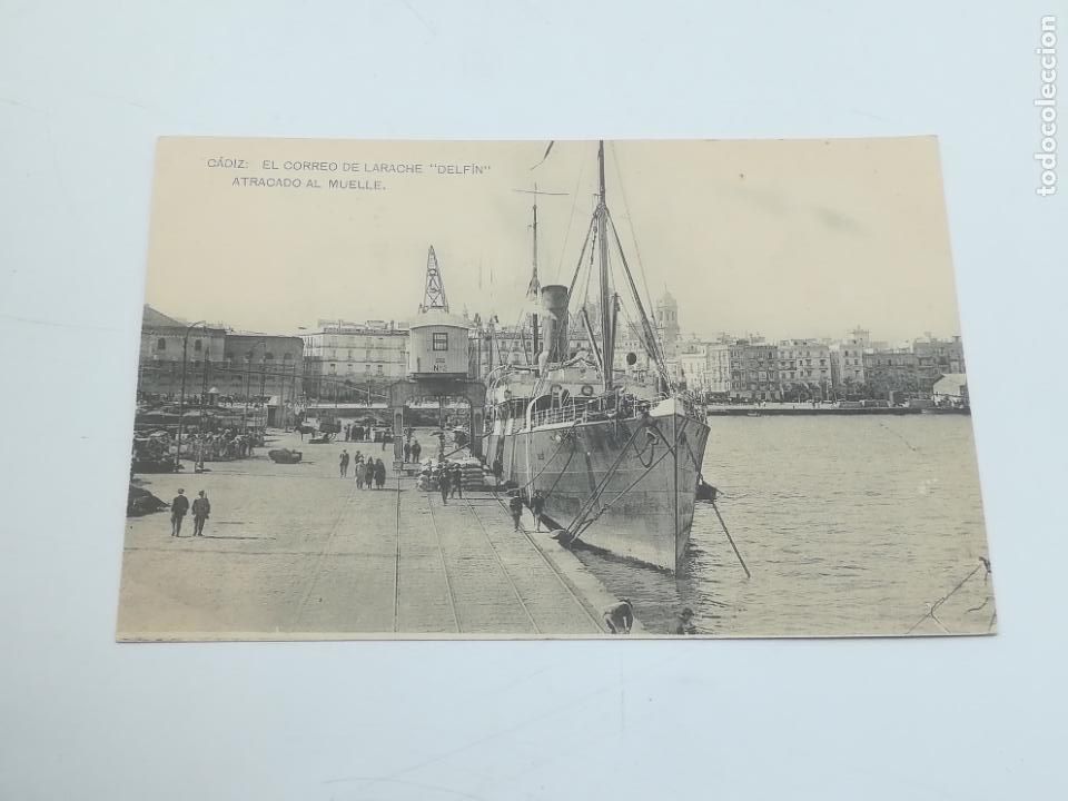 Postcards: TARJETA POSTAL. CADIZ. EL CORREO DE LARACHE DELF&Iacute;N ATRACADO AL MUELLE. HAUSER Y MENET
