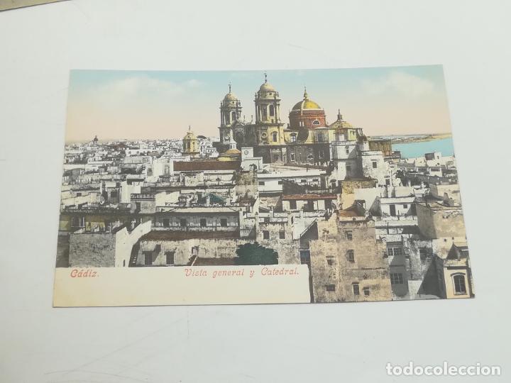 Postcards: TARJETA POSTAL. CADIZ. VISTA GENERAL Y CATEDRAL. 2672. PURGER & CO.