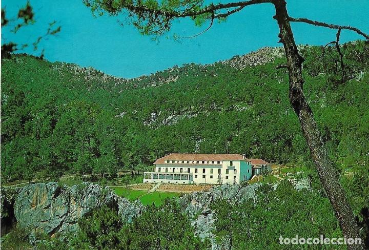 Postales: POSTAL. 14 SIERRA DE CAZORLA (JAEN). VISTA DE SACEJO Y PARADOR NACIONAL. FOTOCOLOR SAN ANTONIO. 1974