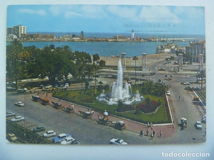Postales: POSTAL DE MALAGA : LA MARINA Y PUERTO . A&Ntilde;OS 60, CIRCULADA EN 1972