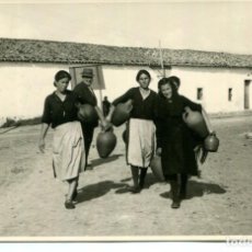 Postales: GRANADA-MUJERES CON CANTAROS DE AGUA-FOTOGRÁFICA- AÑO 1952 MUY RARA