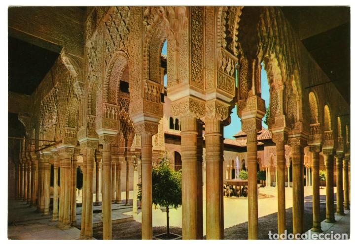 Postales: N&ordm; 1260-GRANADA. Alhambra. Vista parcial y Patio de los Leones. Sin circular. ED. BEASCOA