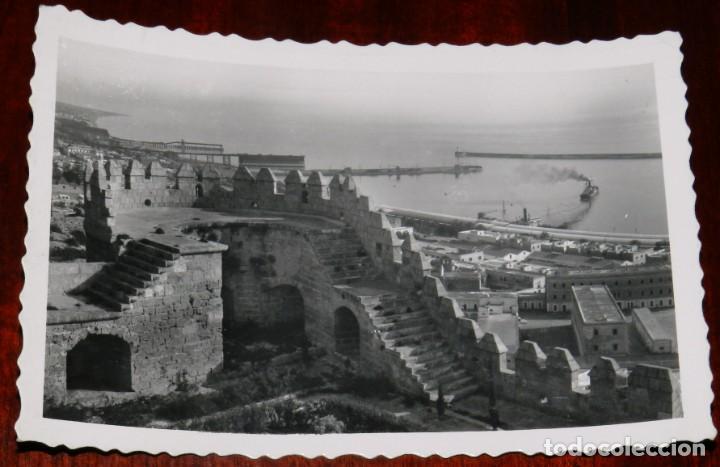 Postales: FOTO POSTAL DE ALMERIA, N. 15, ENTRADA AL PUERTO Y ALCAZABA, VISTA PARCIAL, ED.ARRIBAS, NO CIRCULADA