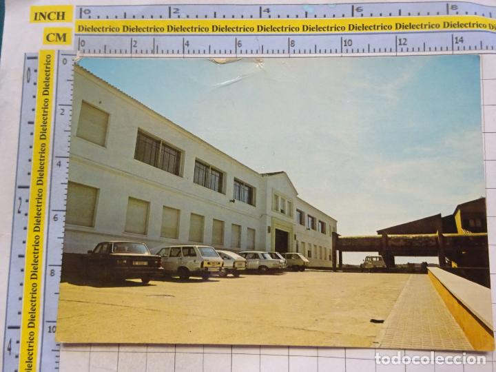 Postales: POSTAL DE HUELVA. A&Ntilde;O 1980. VALVERDE DEL CAMINO ESCUELAS DE ARTE Y OFICIOS COCHES VOLVO CITROEN 1692