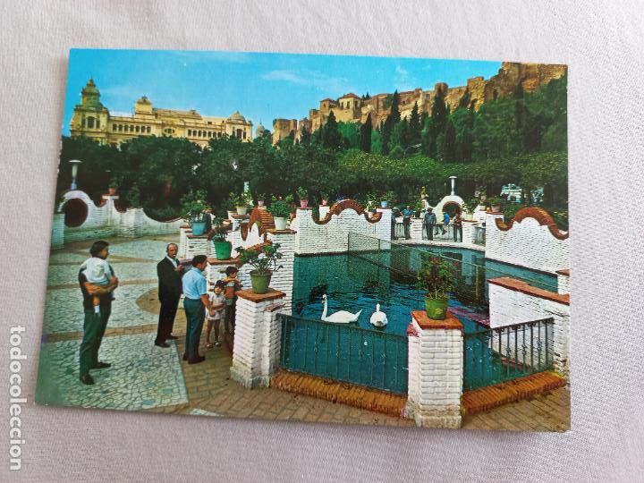 Postales: N&ordm; 31 MALAGA ESTANQUE DEL PARQUE. CISNES. ALCAZABA AYUNTAMIENTO EDICIONES INTER A&Ntilde;OS 60 SIN CIRCULAR