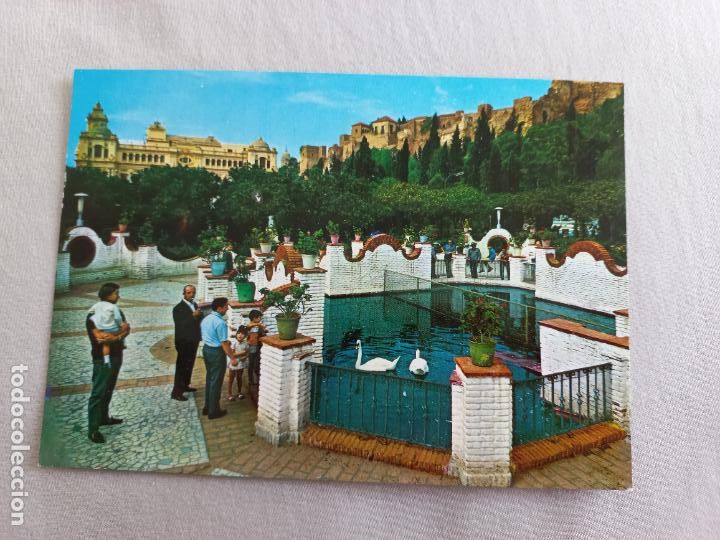 Postales: N&ordm; 31 MALAGA ESTANQUE DEL PARQUE. CISNES. ALCAZABA AYUNTAMIENTO EDICIONES INTER A&Ntilde;OS 60 SIN CIRCULAR