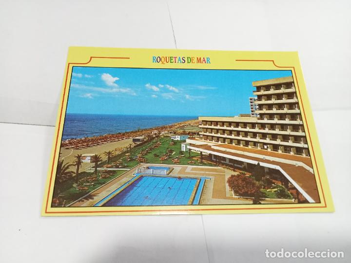 Cartes Postales: TARJETA POSTAL. URBANIZACI&Oacute;N ROQUETAS DE MAR, ALMER&Iacute;A. HOTEL SABINAL Y PLAYA. 34. ED ARRIBAS