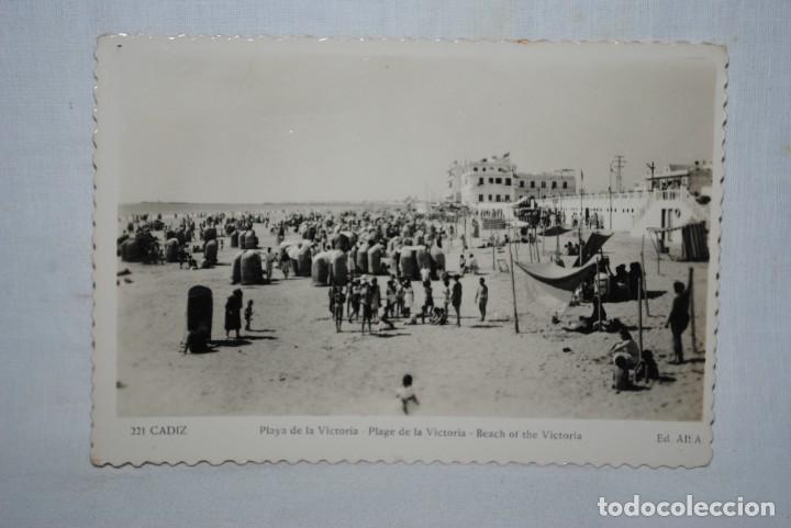 Postales: CADIZ , PLAYA VICTORIA .1960