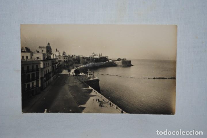 Postales: CADIZ, ALAMEDA DE APODACA , CON LA CRUZ DE LOS CAIDOS .