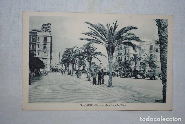 Postales: CADIZ , PLAZA DE SAN JUAN DE DIOS. LA PARADA DE TAXIS.