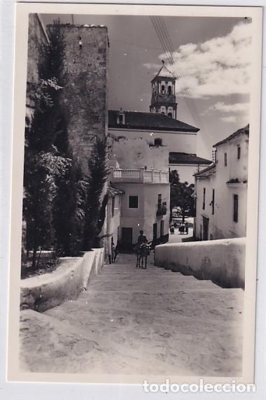 Postkarten: 26 Ciudad de Marbella. Subida al Castillo Fenicio. Ed. Belon Lima. Sin circular.