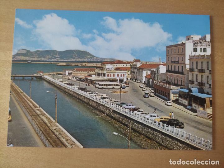 Postales: ALGECIRAS RIA PE&Ntilde;ON ED GARRABELLA 32 SC ANIMADA COCHES CLASICOS AUTOBUSES TIENDAS
