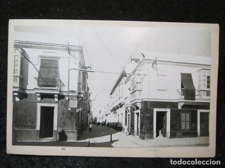 Postales: PUERTO REAL-CALLE CANOVAS DEL CASTILLO-ES FOTO ANTIGUA PEGADA-POSTAL PROTOTIPO ROISIN-(94.772)