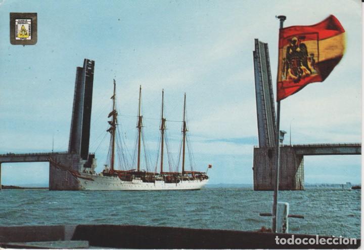 Postales: (1243) CADIZ. PUENTE DE JOSE LEON DE CARRANZA Y BUQUE ESCUELA JUAN SEBASTIAN ELCANO