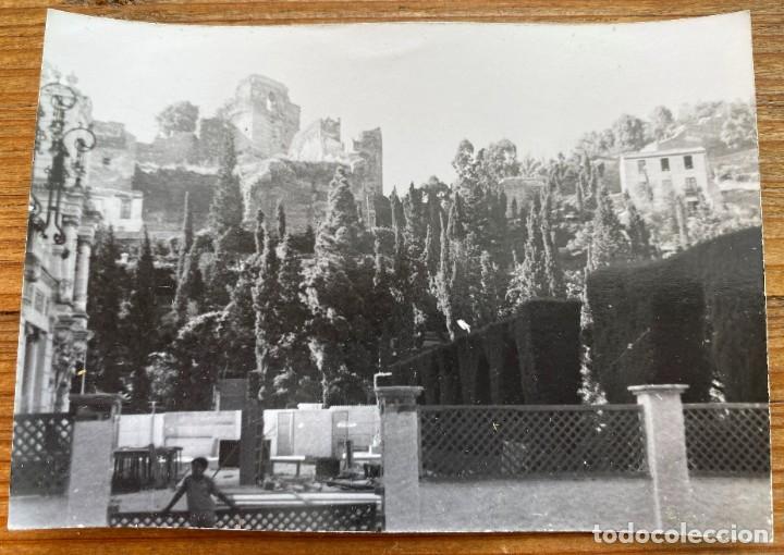 Postales: FOTOGRAFIA DE MALAGA, JARDINES DE LA PUERTA OSCURA, A&Ntilde;OS 50, MIDE 9 X 7 CMS.
