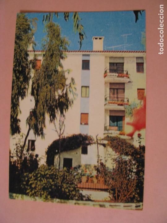 Postales: POSTAL DE ESTEPONA. UN EDIFICIO SOFICO. 1971. - Foto 1