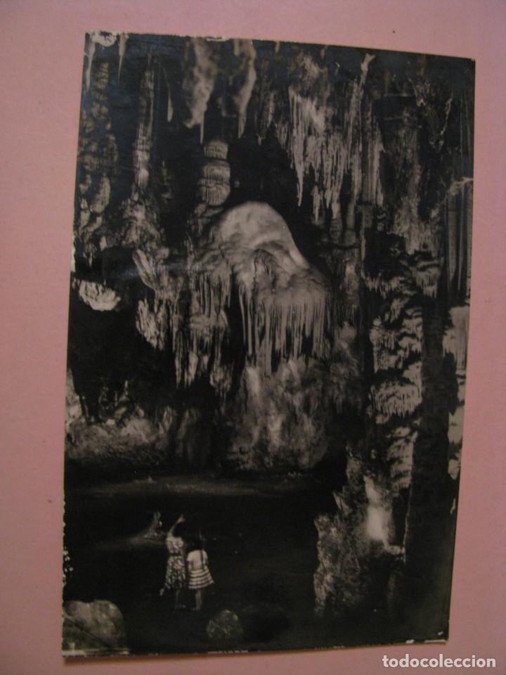 Postales: POSTAL FOTOGR&Aacute;FICA DE CUEVA DE NERJA. COLUMNA DEL CATACLISMO Y ROSTRO DE PINOCHO. SOM-CEREZO.