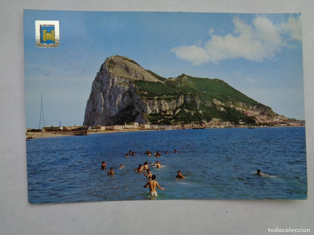 Postales: POSTAL DE LA LINEA ( CADIZ ): PLAYA Y PE&Ntilde;ON DE GIBRALTAR . A&Ntilde;OS 60, JOVENES BA&Ntilde;ISTAS, ETC