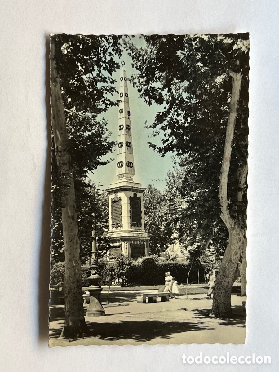Postales: MALAGA. Postal Iluminada No.83, Plaza de la Merced. Obelisco a Torrijos. Edic., Garcia Garrabella