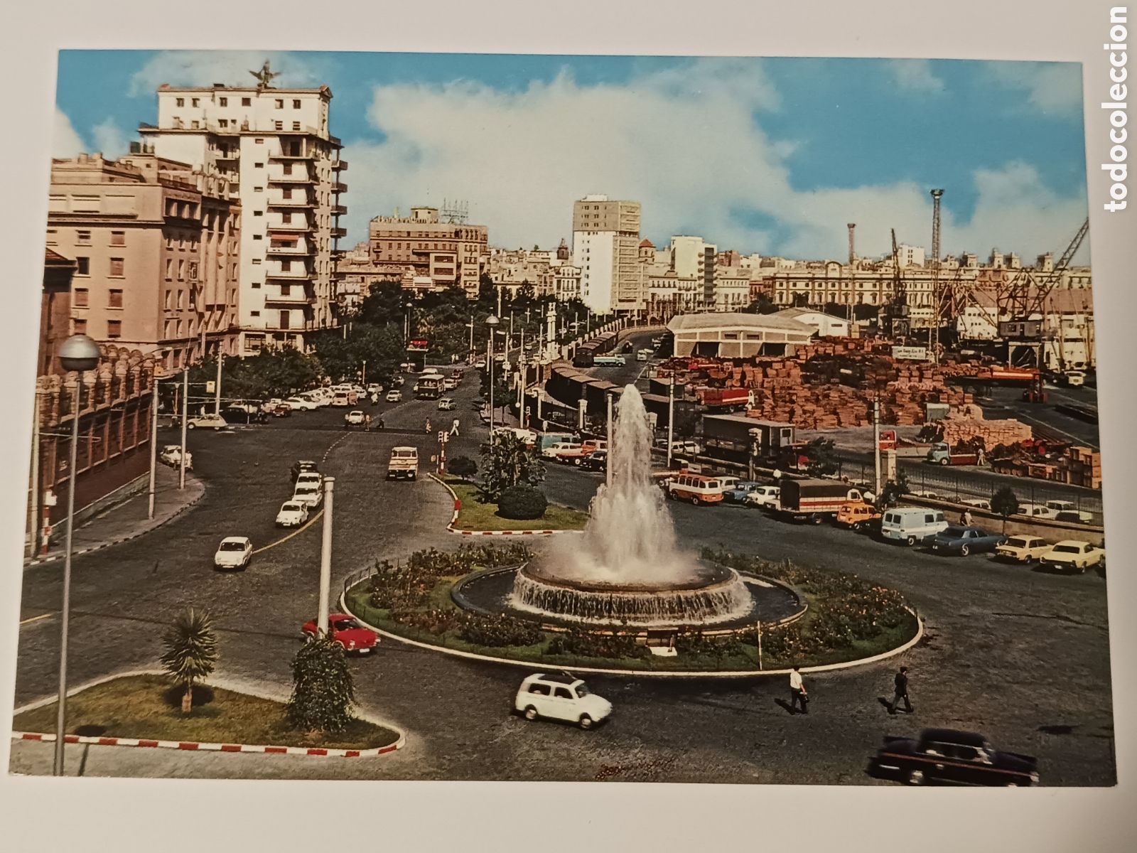 Postales: Cadiz, Avenida del Puerto y fuente monumental.
