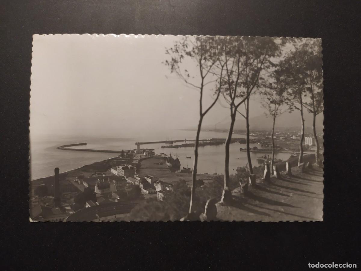 Postales: MALAGA N&ordm; 48 - EL PUERTO DESDE GIBRALFARO - ED. GARCIA GARRABELLA - CIRCULADA EN 1952