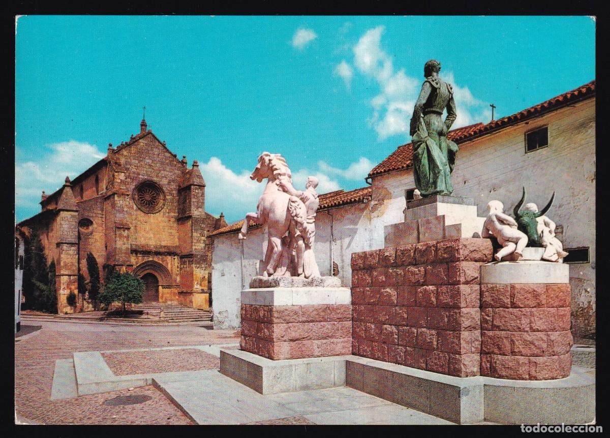 Postales: C&oacute;rdoba. *Monumento a Manolete* Beascoa n&ordm; 804. Dep. Legal B. 17549-VI. Nueva.