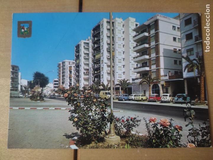 Postales: TORRE DEL MAR CALLE GENERAL FRANCO ED ESCUDO ORO 30 SC COCHES CLASICOS 600 MINI ANIMADA