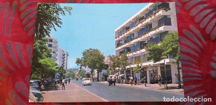 Postales: MALAGA-RV-COSTA DEL SOL-150X105MM-MARBELLA-AVENIDA RAMON Y CAJAL-VISTA PARCIAL
