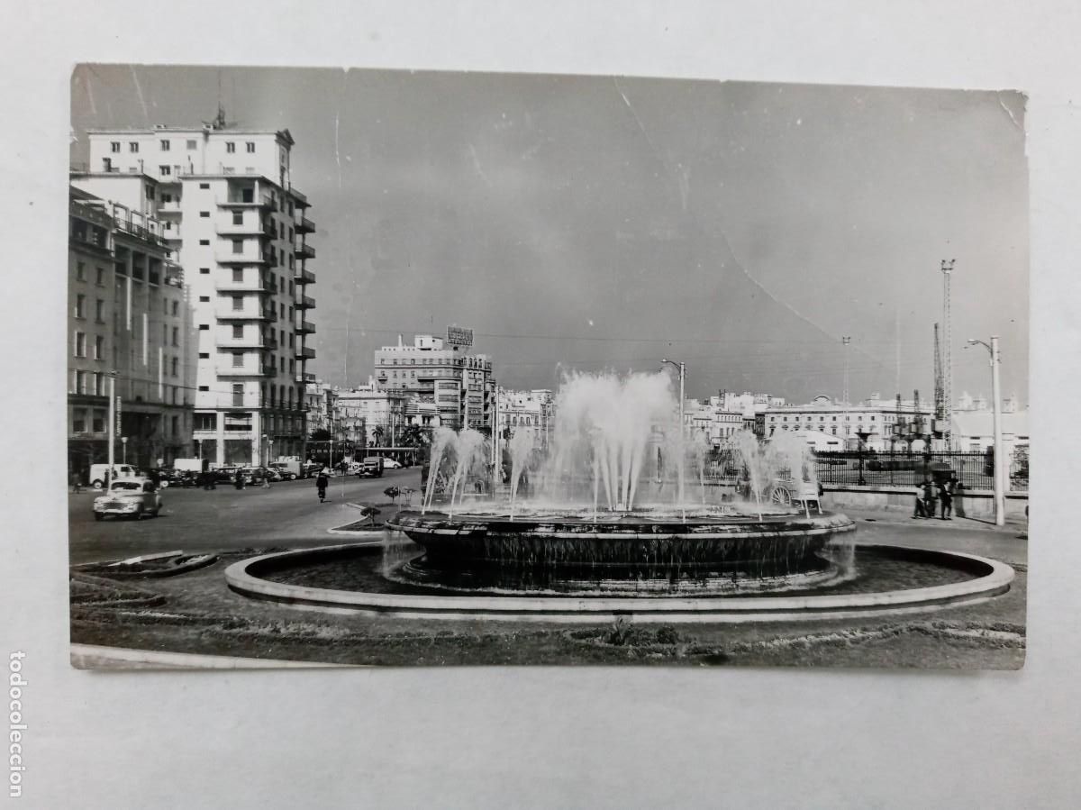 Postales: POSTAL DE CADIZ: AVENIDA DEL PUERTO, FUENTE LUMINOSA. A&Ntilde;OS 50