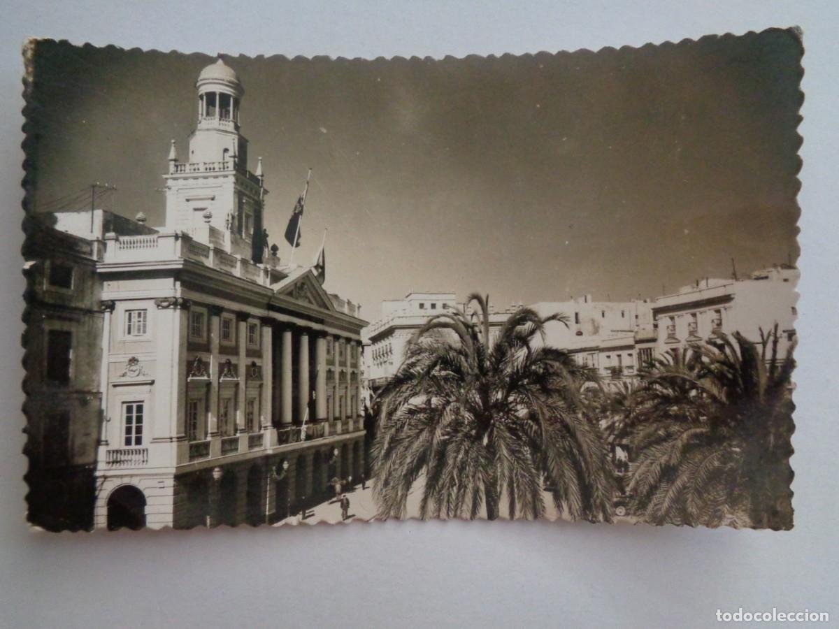 Postales: POSTAL DE CADIZ : AYUNTAMIENTO . A&Ntilde;OS 50