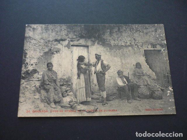 Postales: GRANADA TIPOS DE GITANOS A LA PUERTA DE SU CUEVA - Foto 1