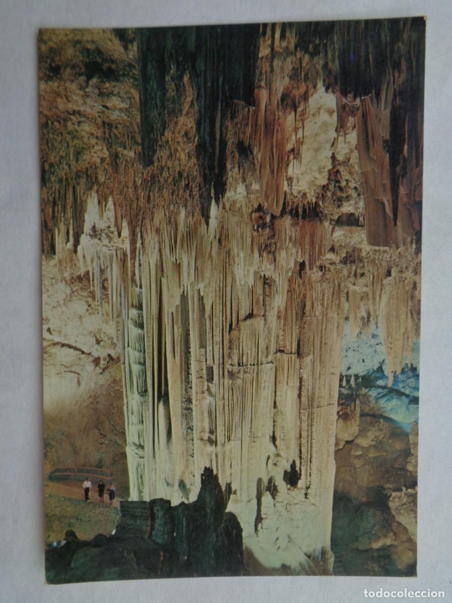 Postales: POSTAL DE LA CUEVA DE NERJA ( MALAGA ): GRAN COLUMNA DE LA SALA DEL CATACLISMO . A&Ntilde;OS 60