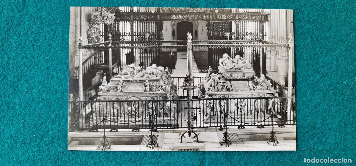 Postales: POSTAL GRANADA - CAPILLA REAL Y TUMBAS DE LOS RR. CC. - Foto 1