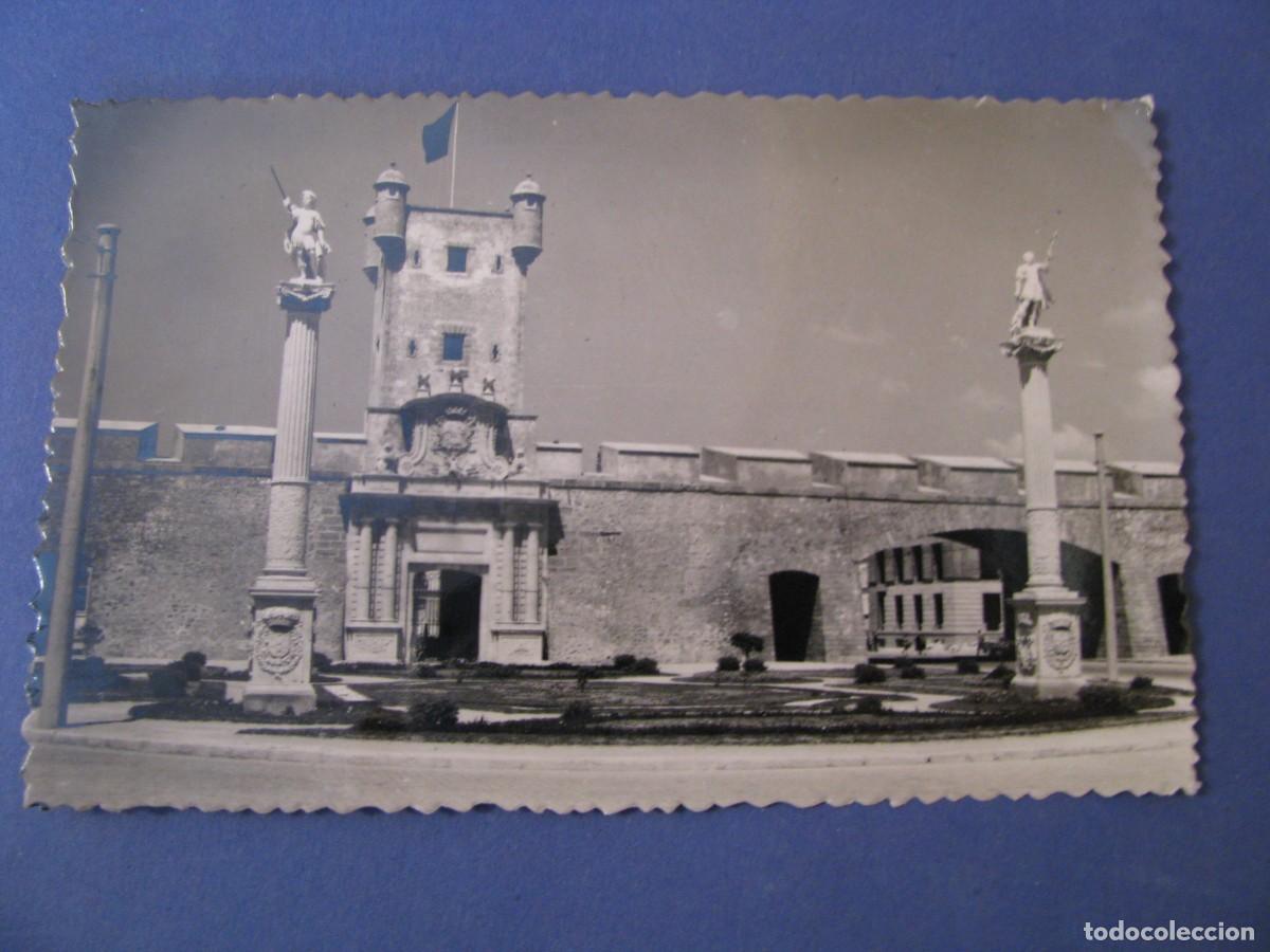 Postales: POSTAL FOTOGR&Aacute;FICA DE CADIZ. PUERTA DE TIERRA. ED. SICILIA.