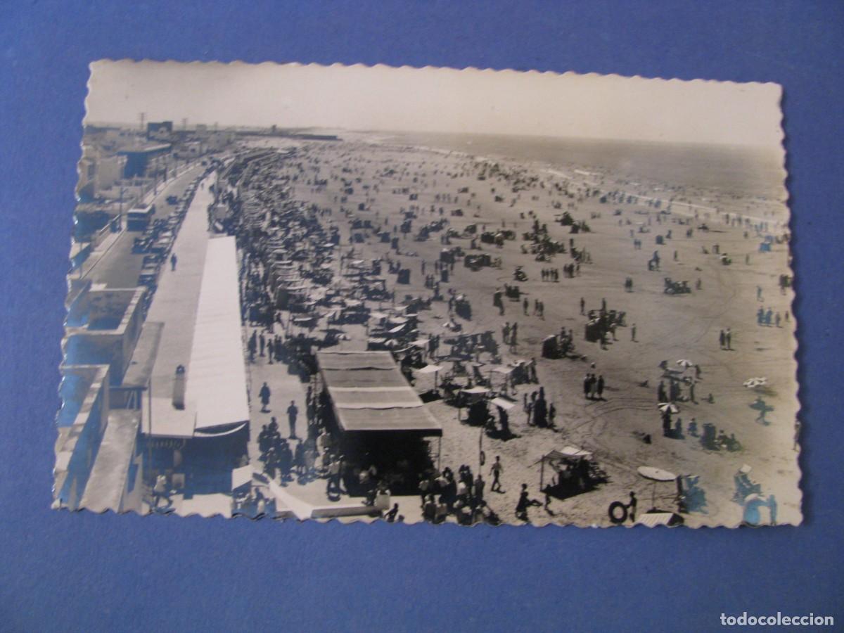 Postales: POSTAL FOTOGR&Aacute;FICA DE CADIZ. PLAYA DE LA VICTORIA. ED, AISA.