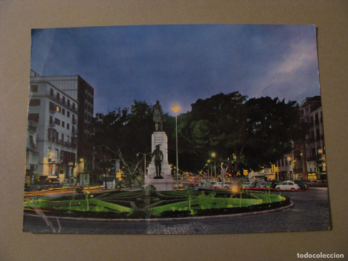 Postales: POSTAL DE MALAGA. AVENIDA DEL GENERALISIMO Y ESTATUA DE LARIOS. INTER. ESCRITA.