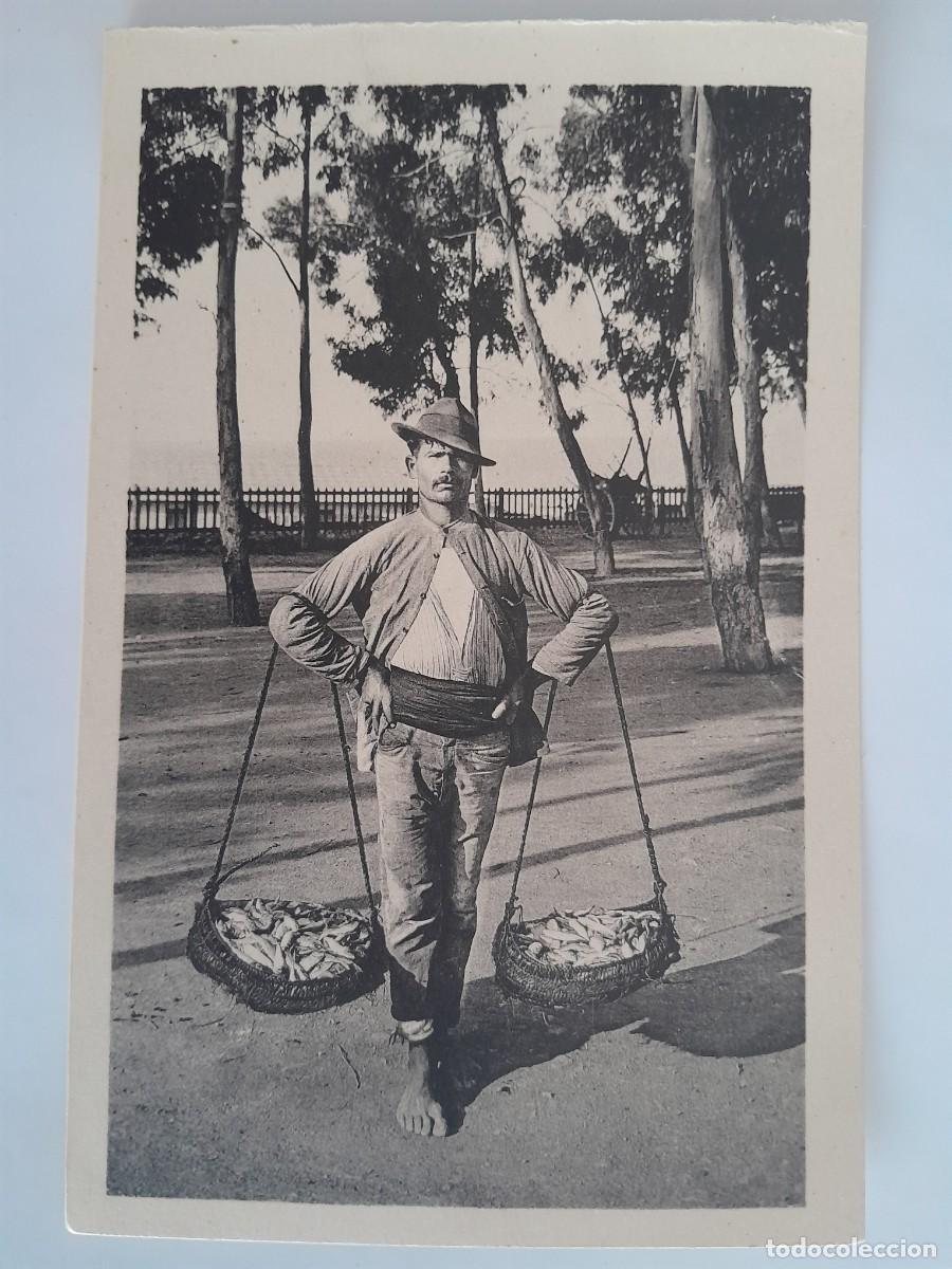 Postales: ANTIGUA POSTAL MALAGA VENDEDOR DE PESCADO FOTO ROISIN RV 1625